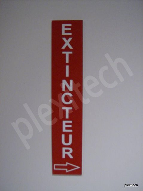 Panneau de signalisation d'urgence Extincteur rouge et blanc gravé — Plexitech