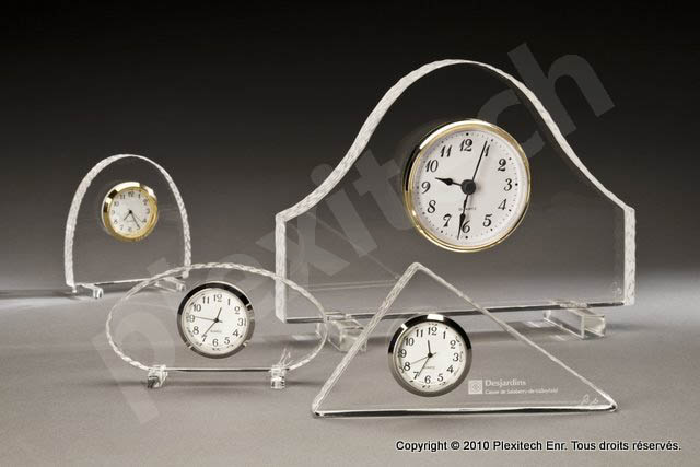 Collection d'horloges corporatives en acrylique gravées Desjardins — Plexitech