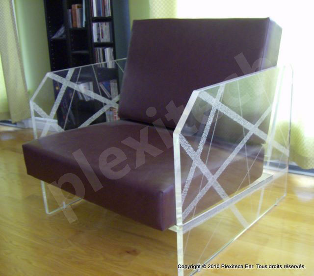 Fauteuil résidentiel avec côtés en acrylique épais gravé — Plexitech