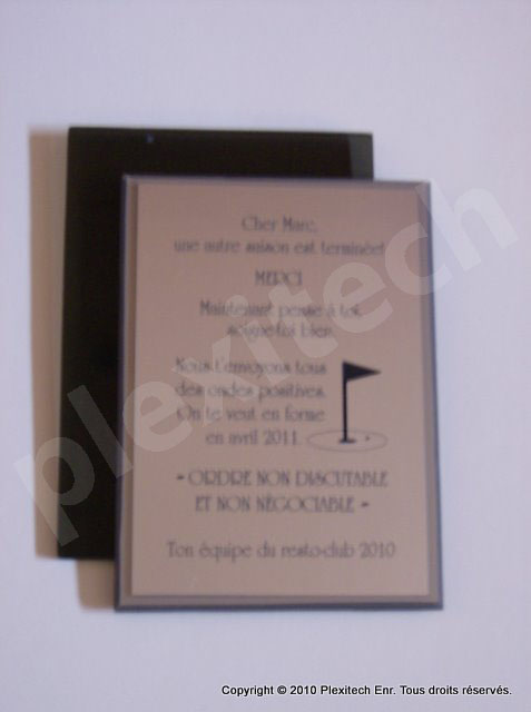 Plaque hommage gravée au laser avec illustration — Plexitech