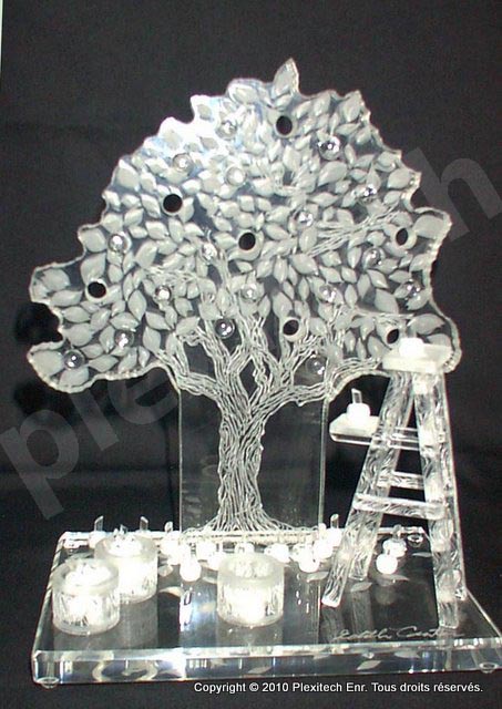 Sculpture en acrylique La cueillette des pommes (9 x 8 x 5 po) par Édith Cantin